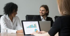consultng-accounts-in-meeting-artifin-accountants